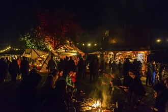 Grand finale of the travelling theatre festival on the Elbe meadows