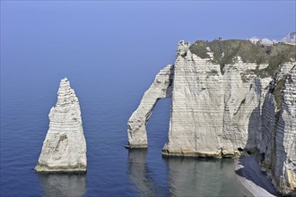 L'Aiguille and the Porte D'Aval, a natural arch in the chalk cliffs at Etretat, Côte d'Albâtre,