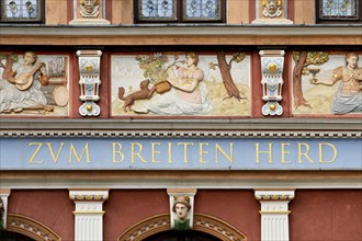 Splendid façade decoration on the Haus zum Breiten Herd, Renaissance town house, Fischmarkt,