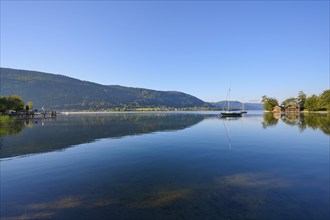 Lake, sailboats, boathouse, morning, summer, Steindorf am Lake Ossiach, Lake Ossiach, Carinthia,