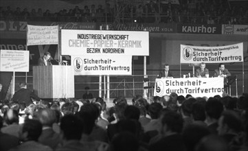 Rally of the Chemical, Paper and Ceramics Workers' Union in the collective bargaining dispute on 16