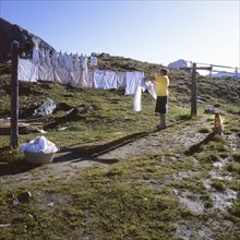 AUT, Austria, Matrei: For mountain hikers, the mountain tour on the Venedigerhoehenweg, here on 12