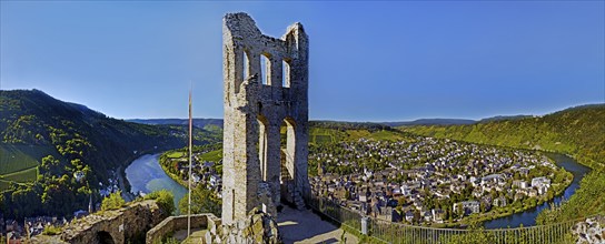 Ruin of Grevenburg Castle with panoramic view of the Moselle, Traben-Trarbach, Middle Moselle,