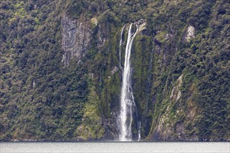 Stirling Falls, Milford Sound, Fiordland National Park, Neuseeland