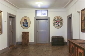 Vorderes Schloss Mühlheim, Museum im vorderen Schloss, cultural centre, anteroom, coat of arms,