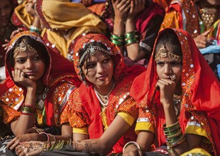 PUSHKAR, INDIA, NOVEMBER 21, 2012: Unidentified Rajasthani girls in traditional outfits prepare for