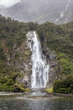 Bowen Falls, Milford Sound, Fiordland National Park, Neuseeland