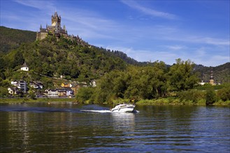 Town view of Cochem on the Moselle with Reichsburg Castle, Rhineland-Palatinate, Germany, Europe