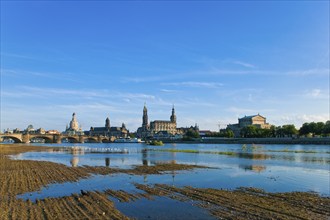 Dresden silhouette, with a view from the Neustädter Elbufer to Dresden's historic city centre. The