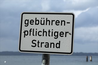 Sign indicates beach with fees, Glücksburg, Schleswig-Holstein, Germany, Europe