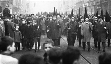 With black flags, miners of the Bismarck colliery and their relatives demonstrated against the