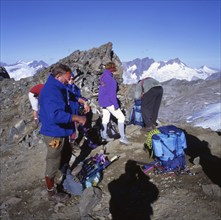 AUT, Austria, Matrei: For mountain hikers, the mountain tour on the Venedigerhoehenweg, here on 12