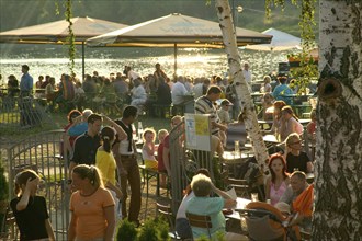 The Fährgarten in Johannstadt is a popular beer garden on the banks of the Elbe and is located