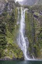 Stirling Falls, Milford Sound, Fiordland National Park, Neuseeland