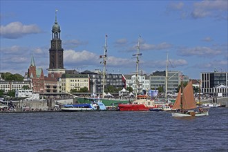 Europe, Germany, Hanseatic City of Hamburg, Elbe, View across the Elbe to Michel and Baumwall,