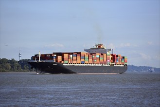 Europe, Germany, Hanseatic City of Hamburg, harbour, Elbe, Dimitra C leaving Hamburg for the North