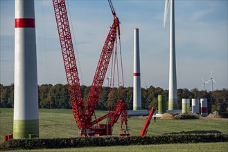 Assembly of a wind turbine, the last rotor blade is being mounted, mobile crane, wind turbine from