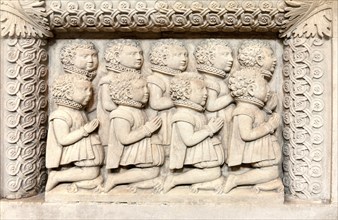 Effigies of male children on the Harman memorial monument dated 1569 in St John the Baptist church