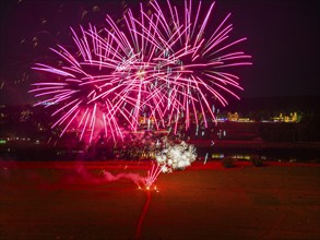 Around the three illuminated Elbe castles in Dresden, over 6000 visitors celebrated a balmy summer