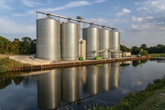 Silo plant, storage silo for grain and rape, of the Raiffeisen-Landbund, at the Lahde lock canal, 5