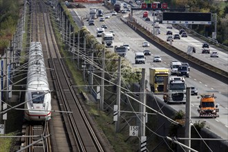 A Deutsche Bahn ICE train passes cars on the A3 motorway, Flörsheim, 28/09/2020