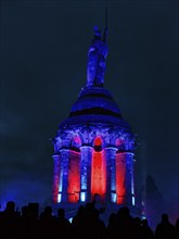 Crowd, silhouettes in front of Hermannsdenkmal, illuminated, night shot, Teutoburg Forest, Detmold,