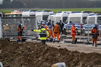 At the hamlet of Lützerath, at the Garzweiler 2 open-cast lignite mine, the RWE Group erects a