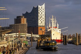 Port of Hamburg, St. Pauli Landungsbrücken, HADAG harbour ferries, Elbe Philharmonic Hall, Hamburg,