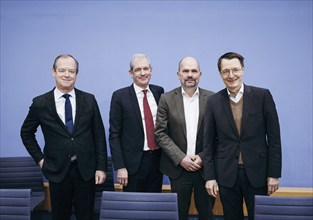 Karl Lauterbach (SPD), Federal Minister of Health, Reinhard Busse, TU Berlin, Jens Scholz,