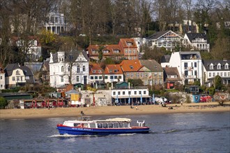 The Övelgönne district of Othmarschen, on the Elbe, Elbe beach, houses below the Elbchaussee, tour