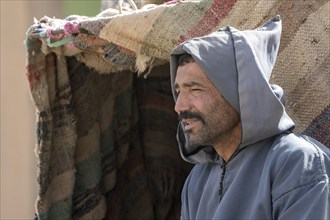 Portrait, man with typical Moroccan clothing, Merzouga, Morocco, Africa