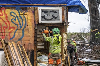 2nd day of the clearing of the hamlet Lützerath, by the police, of tree houses and huts, of climate