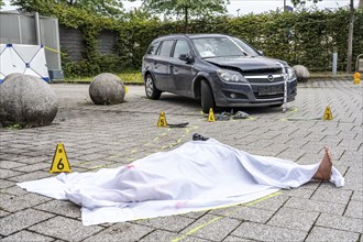 Re-enacted, fatal, accident with a car and a cyclist, at the North Rhine-Westphalia police,