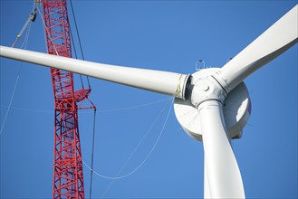 Assembly of a wind turbine, the last rotor blade is being mounted, mobile crane, wind turbine from