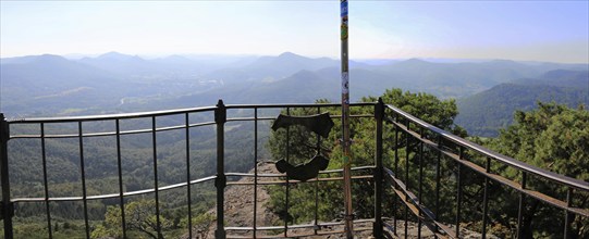 View of the Rhine plain from the summit plateau of the Orensberg (southern Wine Route)