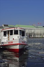 Europe, Germany, Hamburg, City, Inner Alster Lake, Alster steamer, ice floes, winter, view to the