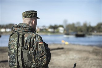 A German army soldier observes the military exercise 'Wettiner Schwert' near Tangermünde, 26.03