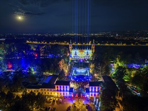 Around the three illuminated Elbe castles in Dresden, over 6000 visitors celebrated a balmy summer