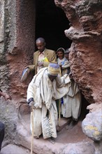 Rock churches in Lalibela, pilgrims at the rock church of St George, Bete Kiddus Georiys, Bete