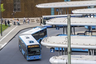 Wuppertal, central bus station, at the main railway station, 5 platforms with 18 stops for WSW