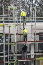 Construction site, scaffolding, dismantling of scaffolding on a residential building, Germany,