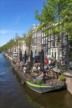 Houses on the Kloveniersburgwal canal, old town of Amsterdam, canal belt, Aluminiumbrug, café with