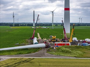 Transport of a 70 metre long rotor blade, construction of a wind power plant in a wind farm near