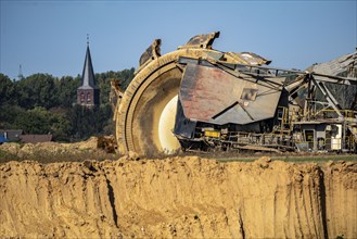 Opencast lignite mine Garzweiler II, bucket wheel excavator during excavation, at the edge of the