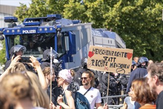 Police water cannon at the demonstration against the AFD party conference in Essen, several tens of