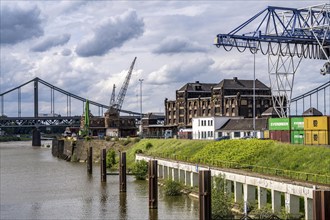 The Krefeld-Uerdingen bridge over the Rhine, between Krefeld and Duisburg, a bridle belt bridge