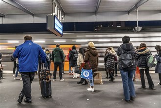 Station, RRX regional express train on platform, passengers, Essen, North Rhine-Westphalia,