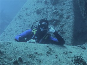 Diver at the propeller, dive site wreck of the Thistlegorm, Red Sea, Egypt, Africa