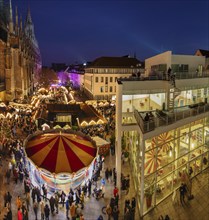 Christmas market in front of the cathedral on Münsterplatz, Ulm, Baden-Württemberg, Upper Swabia,