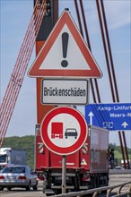 The motorway bridge between Duisburg-Baerl and Duisburg-Beeckerwerth, A42, over the Rhine, notice